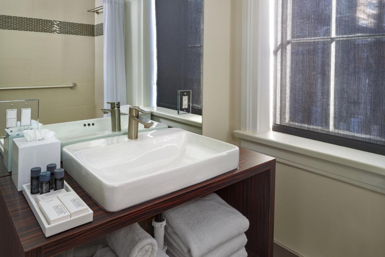The Tremont House, Galveston, A Tribute Portfolio Hotel Buitenkant foto